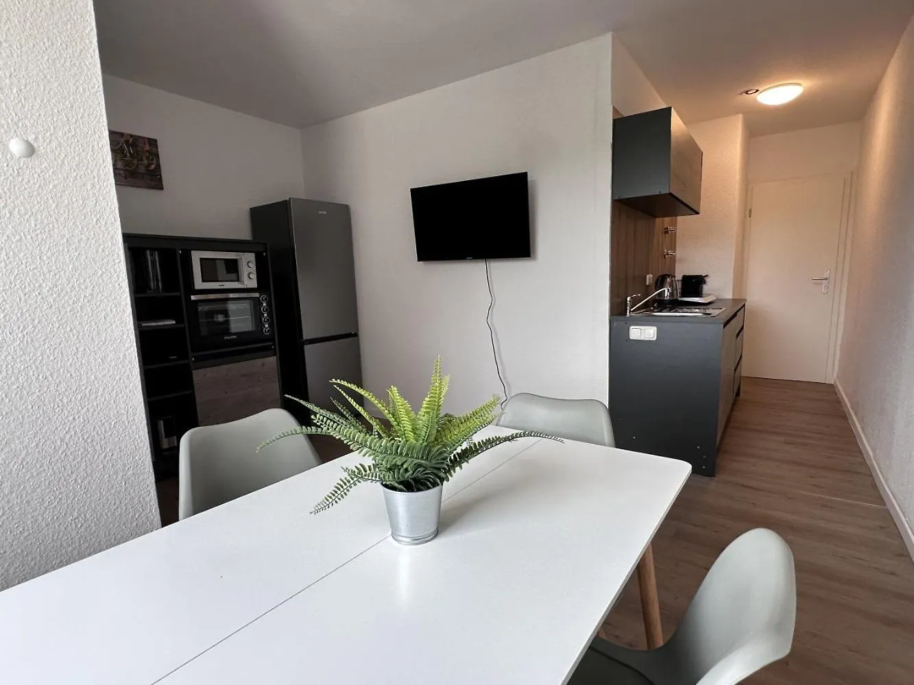 Aparthotel 9 Min To Dus Airport & 17 Min To Dus Messe Duisburg Germany