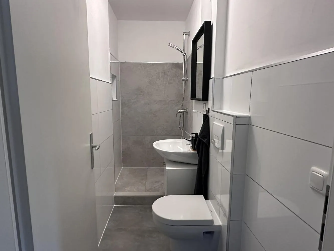 Aparthotel 9 Min To Dus Airport & 17 Min To Dus Messe Duisburg Apartment