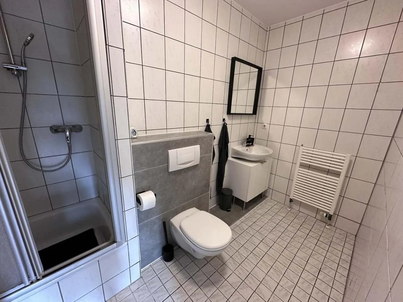 Aparthotel 9 Min To Dus Airport & 17 Min To Dus Messe Duisburg 0*,