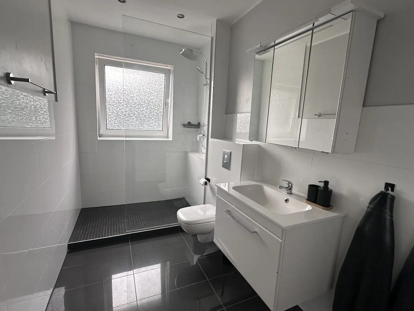 Apartment Aparthotel 9 Min To Dus Airport & 17 Min To Dus Messe Duisburg