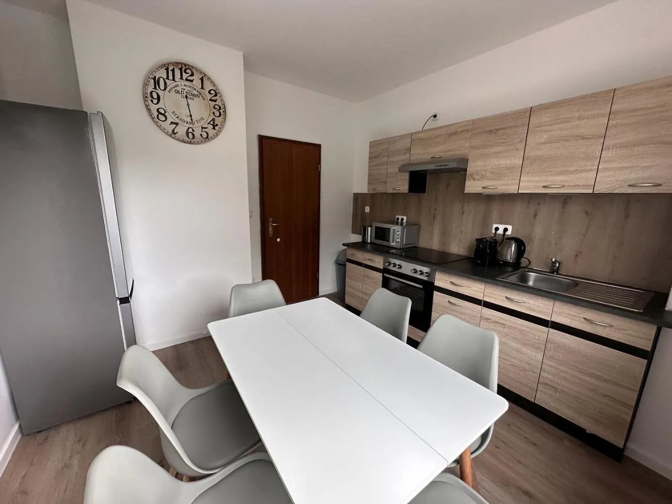 Aparthotel 9 Min To Dus Airport & 17 Min To Dus Messe Duisburg