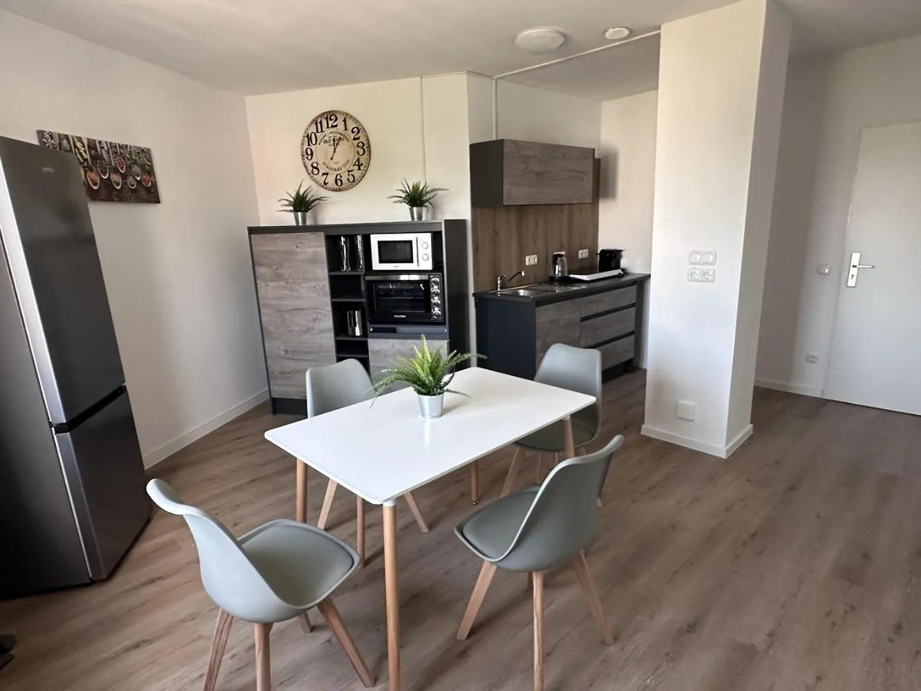 Apartment Aparthotel 9 Min To Dus Airport & 17 Min To Dus Messe Duisburg