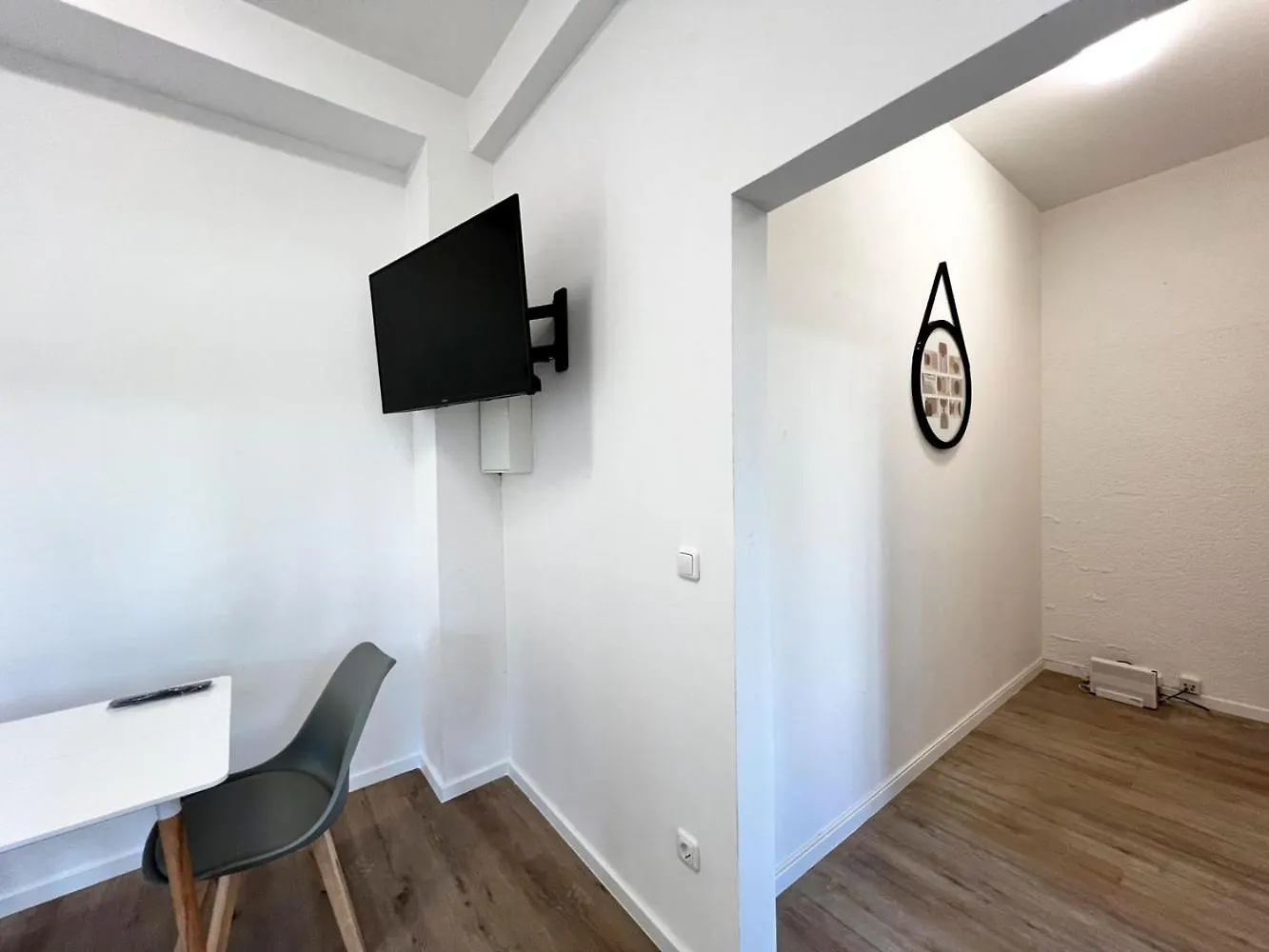 Aparthotel 9 Min To Dus Airport & 17 Min To Dus Messe Duisburg Apartment
