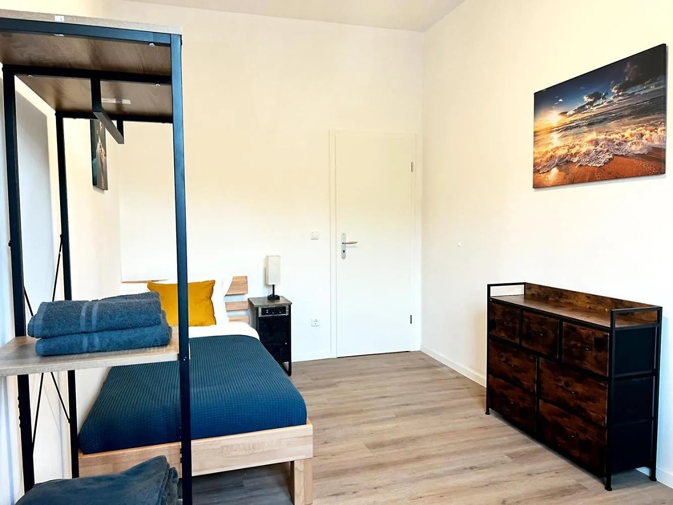 Aparthotel 9 Min To Dus Airport & 17 Min To Dus Messe Duisburg Germany