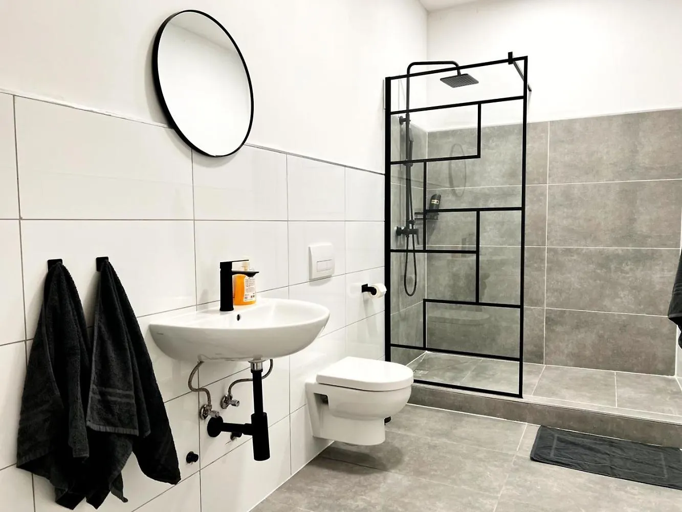 Aparthotel 9 Min To Dus Airport & 17 Min To Dus Messe Duisburg Germany